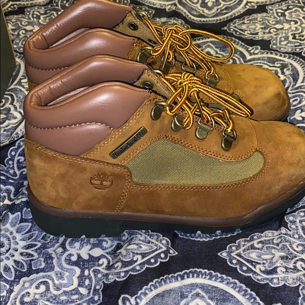 Boots - Picture 4 of 6